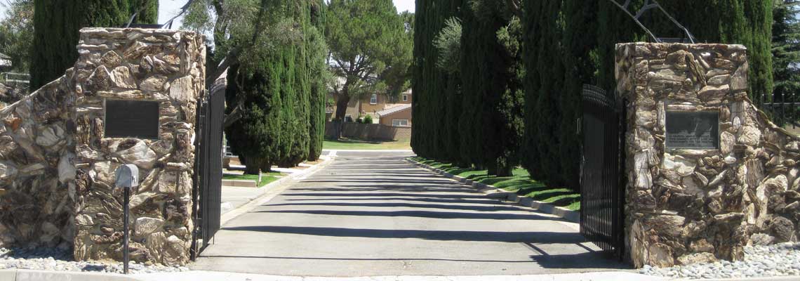 Picture of Front Gates at Stewart Sunny Slope Cemetery.